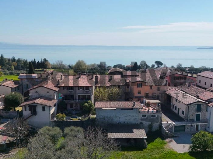 Appartamento quadrilocale in vendita in via xxv aprile, Solarolo, Manerba del Garda