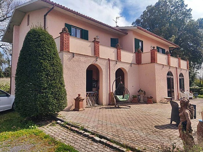Casa con 6 locali in vendita in Via Monaldesca, Onano