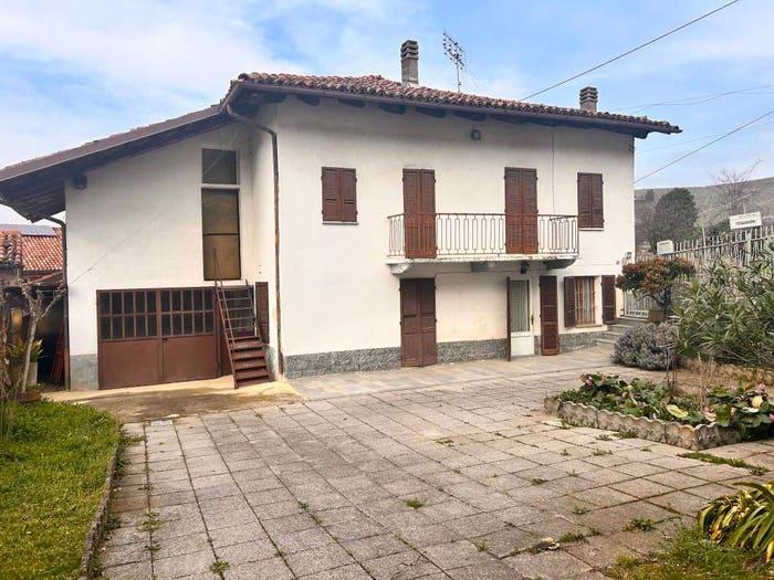 Casa con 5 locali in vendita in Via Roma, Trezzo Tinella
