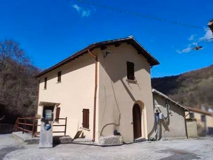 Casa con 6 locali in vendita in Frazione Montebufo, Preci