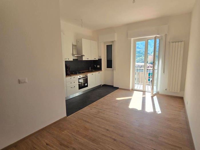 Appartamento trilocale in vendita in Via Giovanni Trossarelli, Struppa, Genova