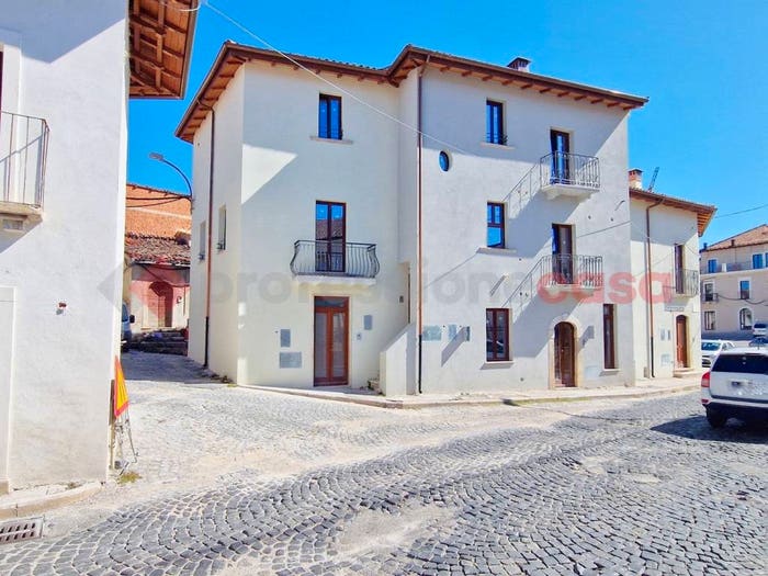 Appartamento trilocale in vendita in Via del Corso, Coppito Preturo, L'Aquila