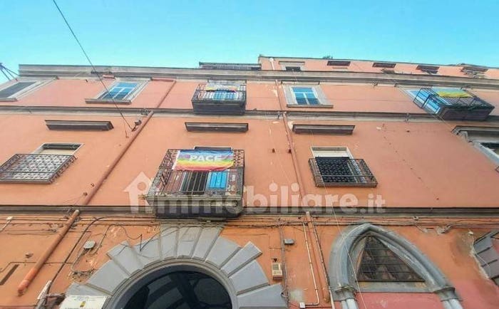 Appartamento trilocale in vendita in Via Luca Samuele Cagnazzi, Sanità, Napoli