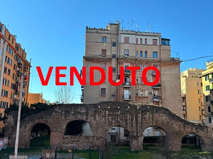 Appartamento bilocale in vendita in Piazza di Santa Maria Liberatrice, Testaccio, Roma