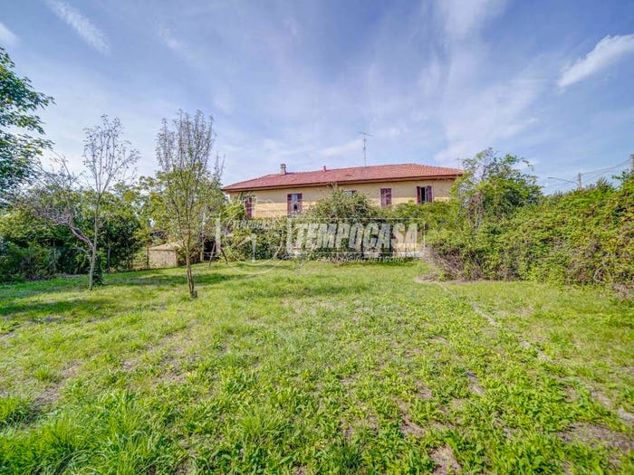 Casa con 6 locali in vendita in Centro, Castronno