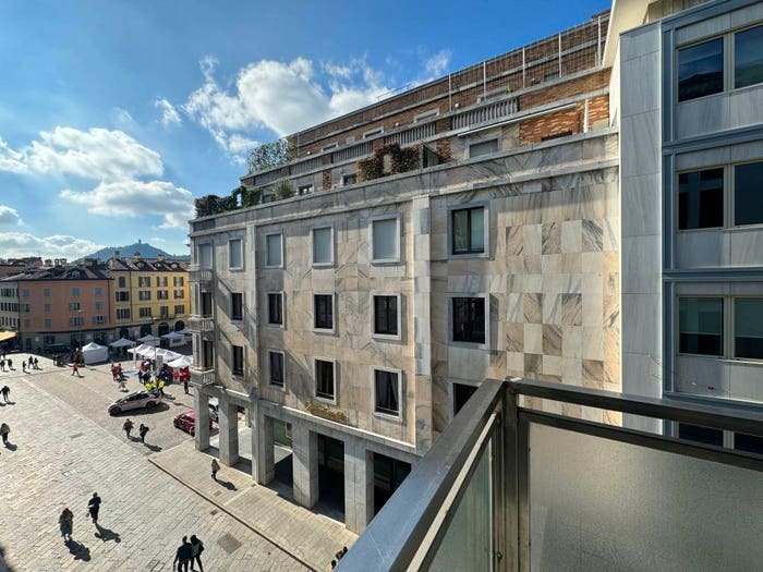 Appartamento quadrilocale in vendita in Piazza Camillo Benso di Cavour, Centro Storico, Como