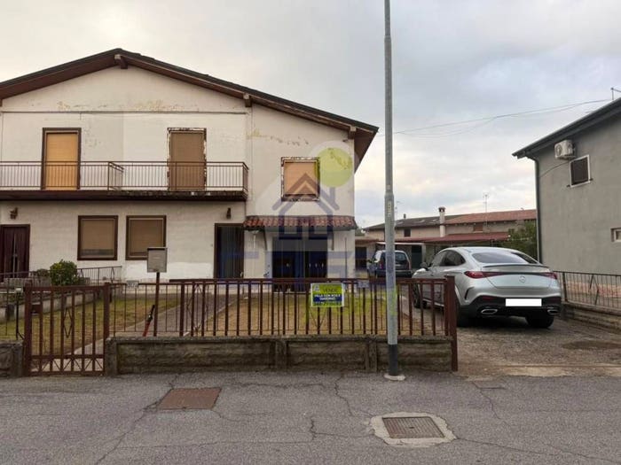 Casa con 6 locali in vendita in Centro, Pompiano