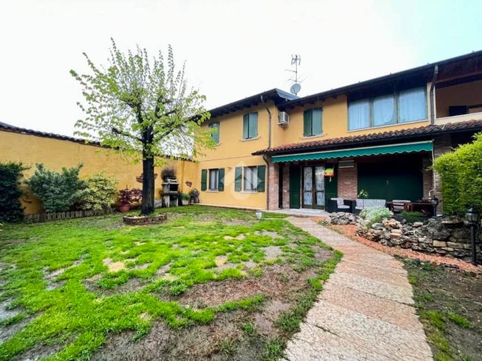 Casa quadrilocale in vendita in Via Giacomo Matteotti, Centro, Quinzano d'Oglio