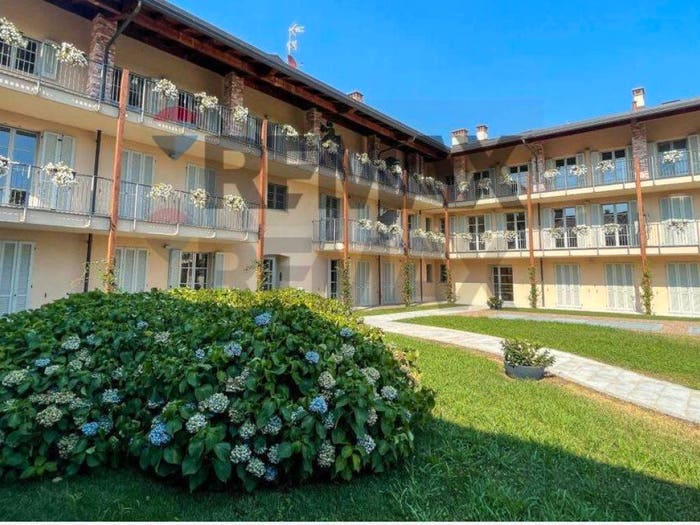 Appartamento trilocale in vendita in Via Sant'Isidoro, Centro, Bogogno
