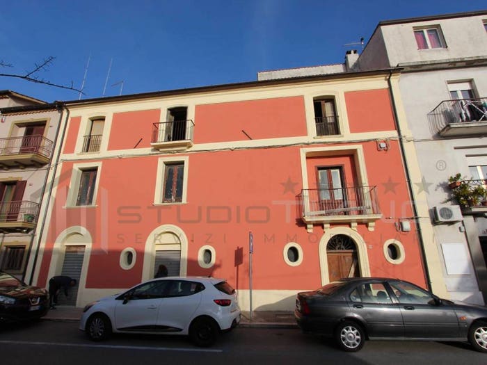 Casa con 6 locali in vendita in VIA ANTONIO GUARASCI, Centro, Rogliano