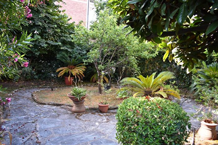 Appartamento con 7 locali in vendita in Viareggio