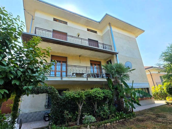 Appartamento con 5 locali in vendita in Via Barazze, Centro, Cossato