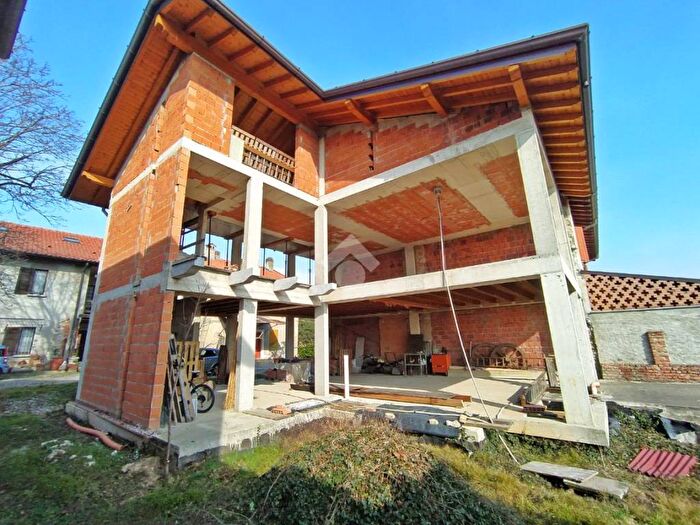 Casa con 6 locali in vendita in Via Giovenigo, Casatenovo