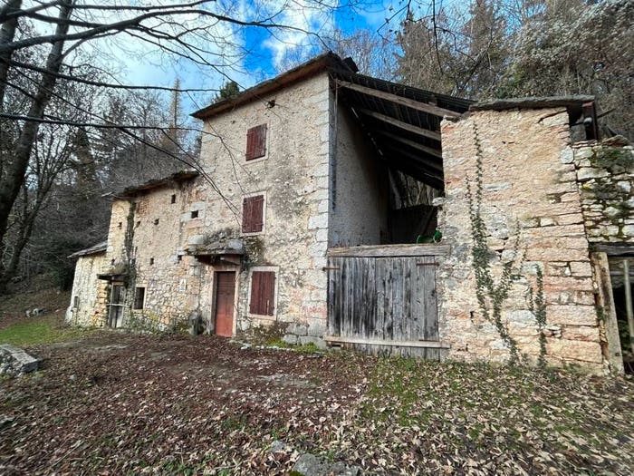 Casa con 6 locali in vendita in Bosco Chiesanuova