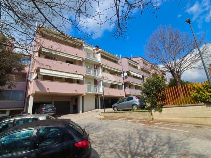 Appartamento trilocale in vendita in Via Valerio Valentini, Centro, Venarotta