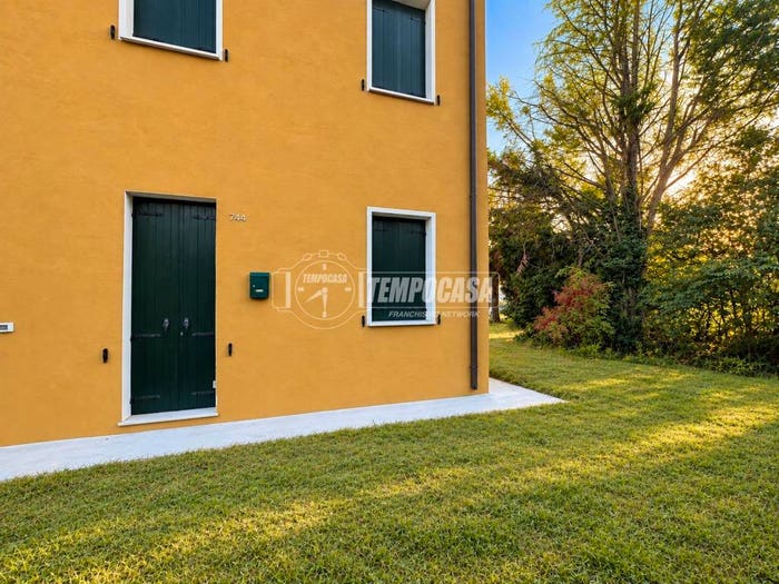 Casa trilocale in vendita in Via delle Valli, Mirandola