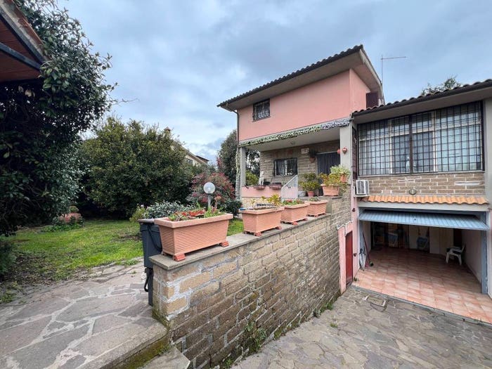 Casa quadrilocale in vendita in Via Cristoforo Colombo, Centro, Anguillara Sabazia