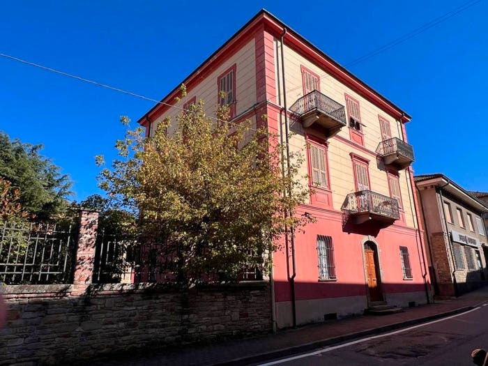 Casa con 6 locali in vendita in Via Roma, Monesiglio