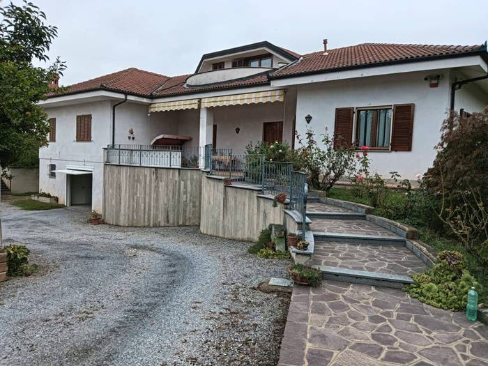 Casa con 6 locali in vendita in Via Arimondi, Ruffia