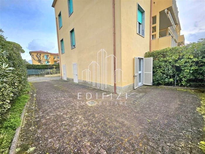 Appartamento quadrilocale in vendita in Marina di Massa Centro, Massa