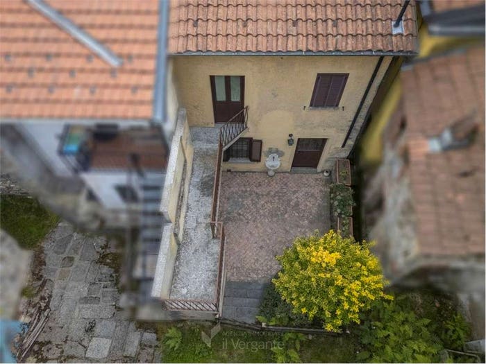 Casa trilocale in vendita in corciago vicolo dei fiori, Centro, Nebbiuno