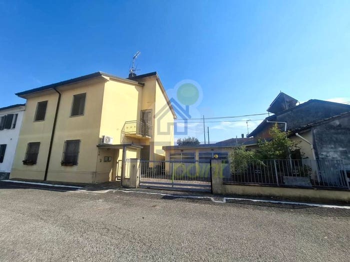 Appartamento trilocale in vendita in VIA GAMBINA, Castelvetro Piacentino