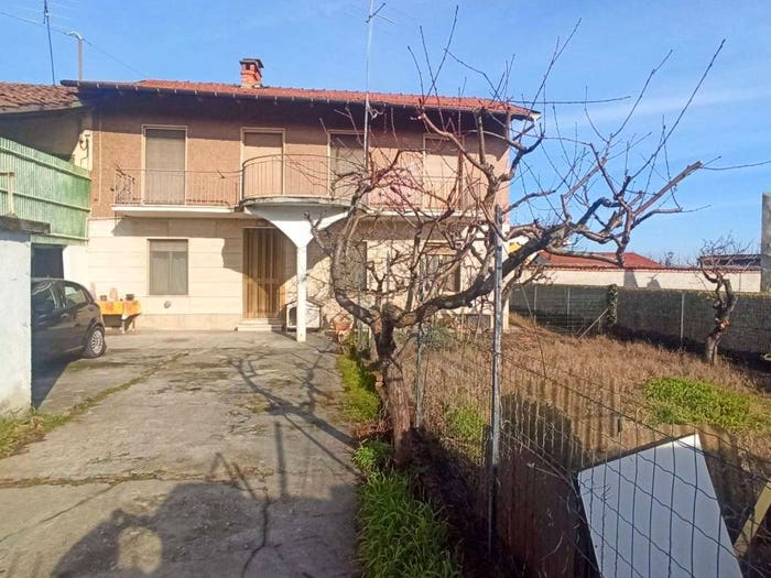 Casa con 5 locali in vendita in Vicolo Bernocco, Centro, Piozzo