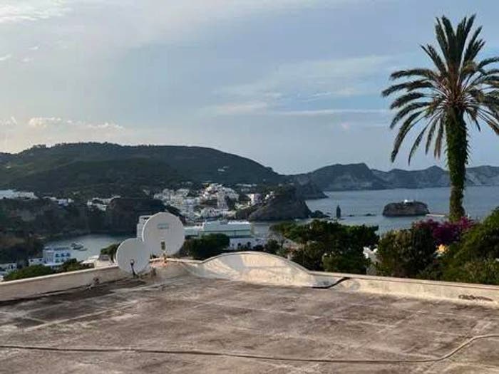 Casa con 6 locali in vendita in Via Acquedotto Della Dragonara, Centro, Ponza