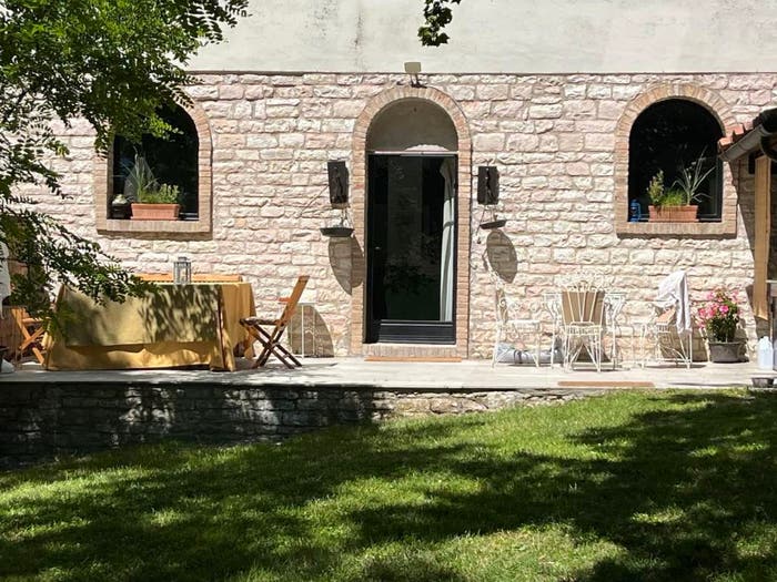 Casa con 6 locali in vendita in Strada Valubbio, Cagli