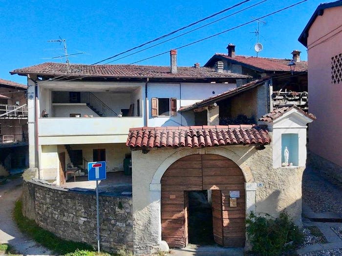 Casa con 6 locali in vendita in Via Borbone, Ome