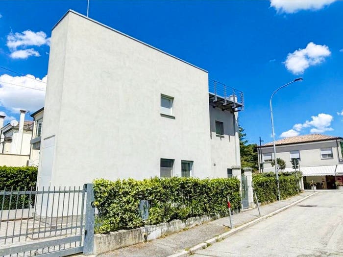 Casa con 6 locali in vendita in Via Giacomo Badini, Centro, Adria