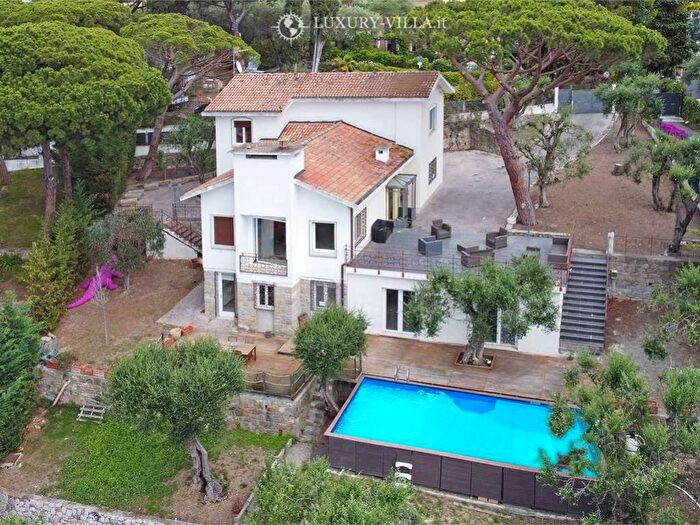 Casa con 6 locali in vendita in Via delle vele, Zona Collinare, Bordighera