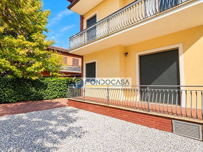 Casa quadrilocale in vendita in Via GDonzietti, Ronchi Poveromo, Massa