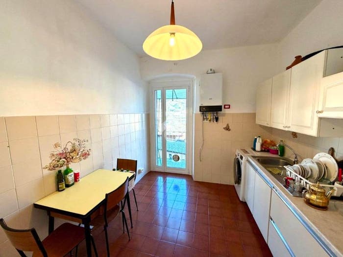 Appartamento trilocale in vendita in Vico Viani, Rivarolo, Genova