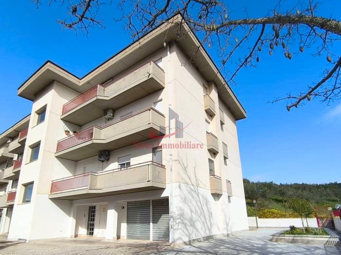 Appartamento con 6 locali in vendita in Via Autonomia Siciliana, Semicentro, Alcamo