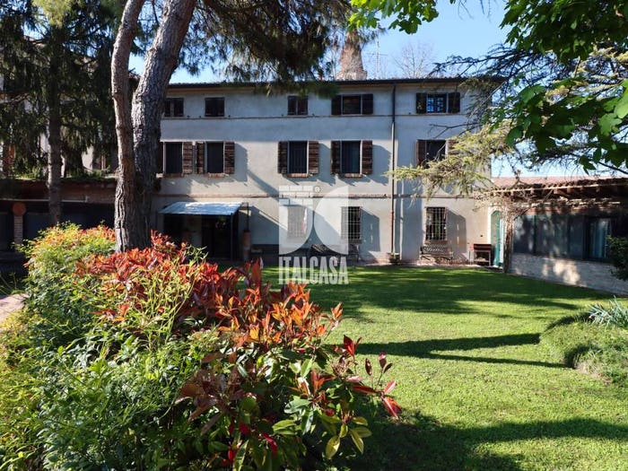 Casa con 6 locali in vendita in Centro, Roncoferraro