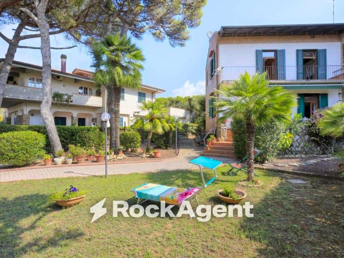 Casa con 6 locali in vendita in Via Mario Puccini, Quercianella, Livorno
