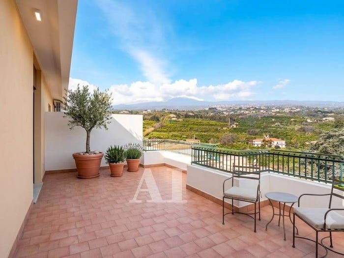 Appartamento con 6 locali in vendita in Via Garibaldi, Centro, Giarre