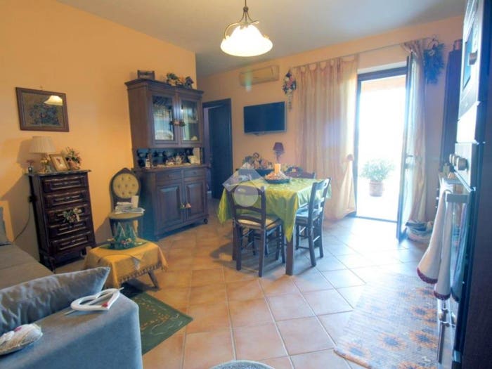 Appartamento trilocale in vendita in Via Del Borgo, Poggio Mirteto