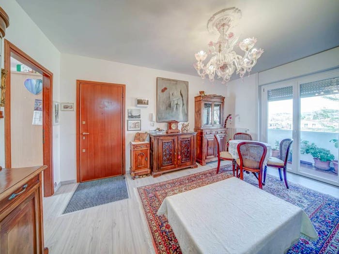 Appartamento trilocale in vendita in via Mascagni, Centro, Angera