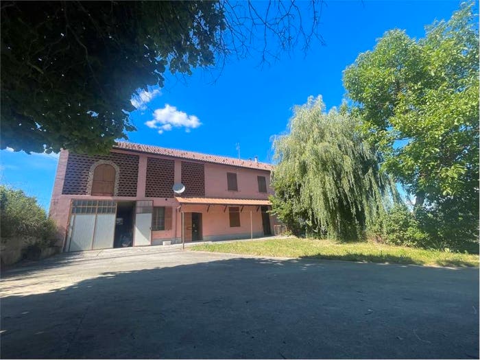 Casa con 6 locali in vendita in Mombaruzzo