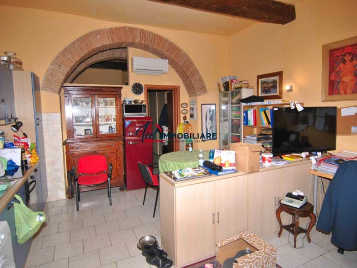 Appartamento bilocale in vendita in Piazza Settembre, Cisternone, Livorno