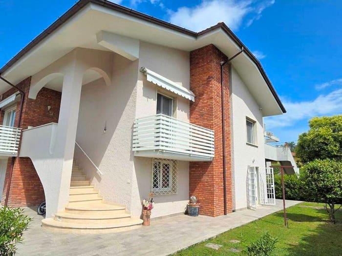 Casa con 6 locali in vendita in Via Italo Spadoni, Centro, Ponte Buggianese
