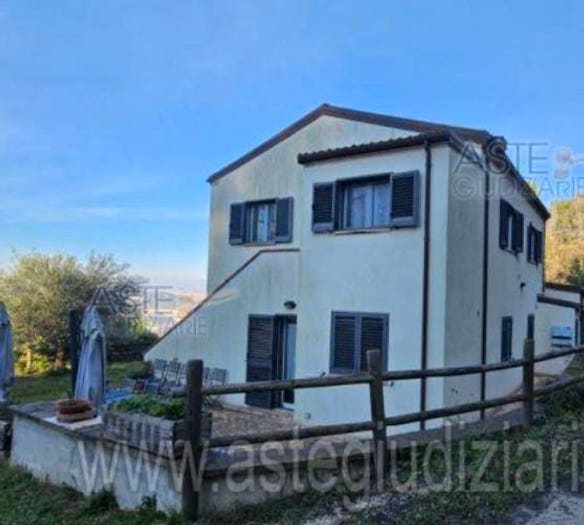 Casa con 6 locali in vendita in Frazione Sappanico, Ghettarello Sappanico, Ancona