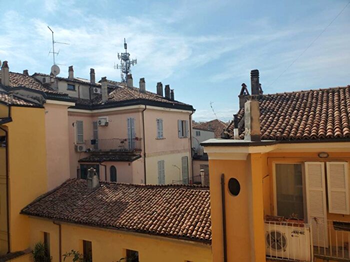 Appartamento quadrilocale in vendita in via san giovanni, Centro Storico, Piacenza