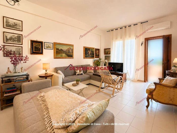 Appartamento trilocale in vendita in Via Contrada Silemi, Letojanni