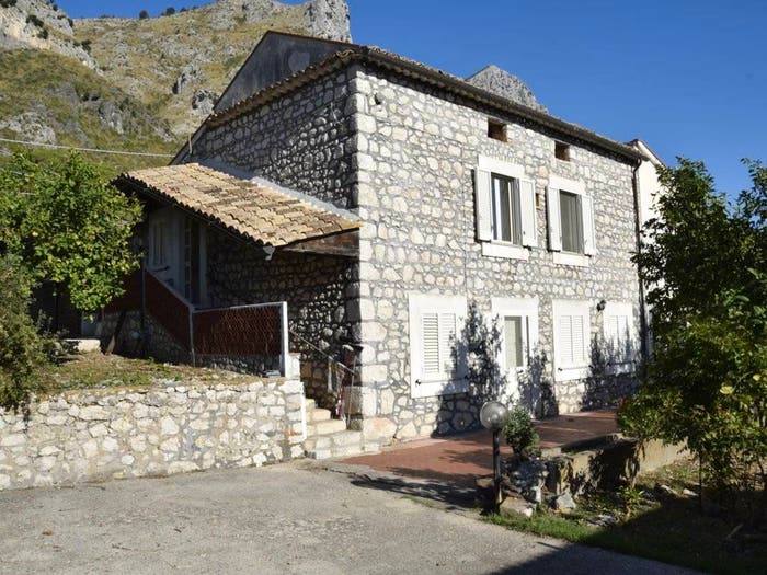 Casa con 5 locali in vendita in Via Spiniccio, Ausonia