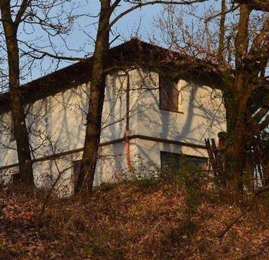 Casa con 6 locali in vendita in Pasturana