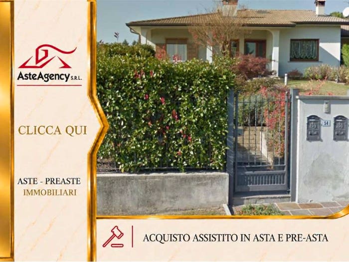 Casa con 6 locali in vendita in Via Dante Alighieri, Carvico
