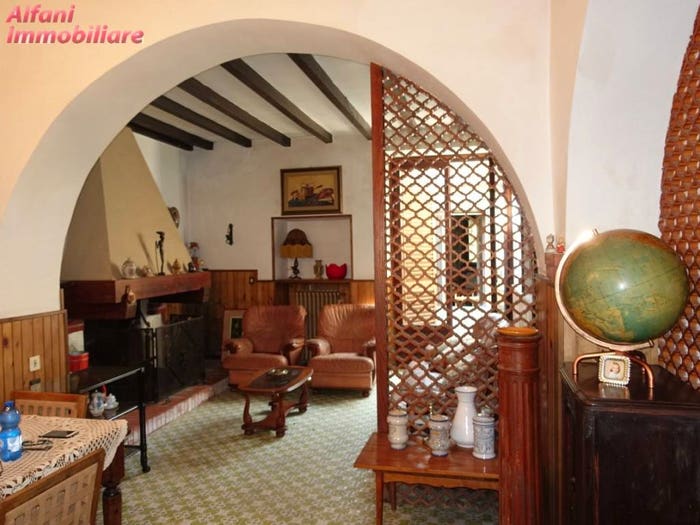 Casa con 6 locali in vendita in Via VEmanuele, Castel Focognano